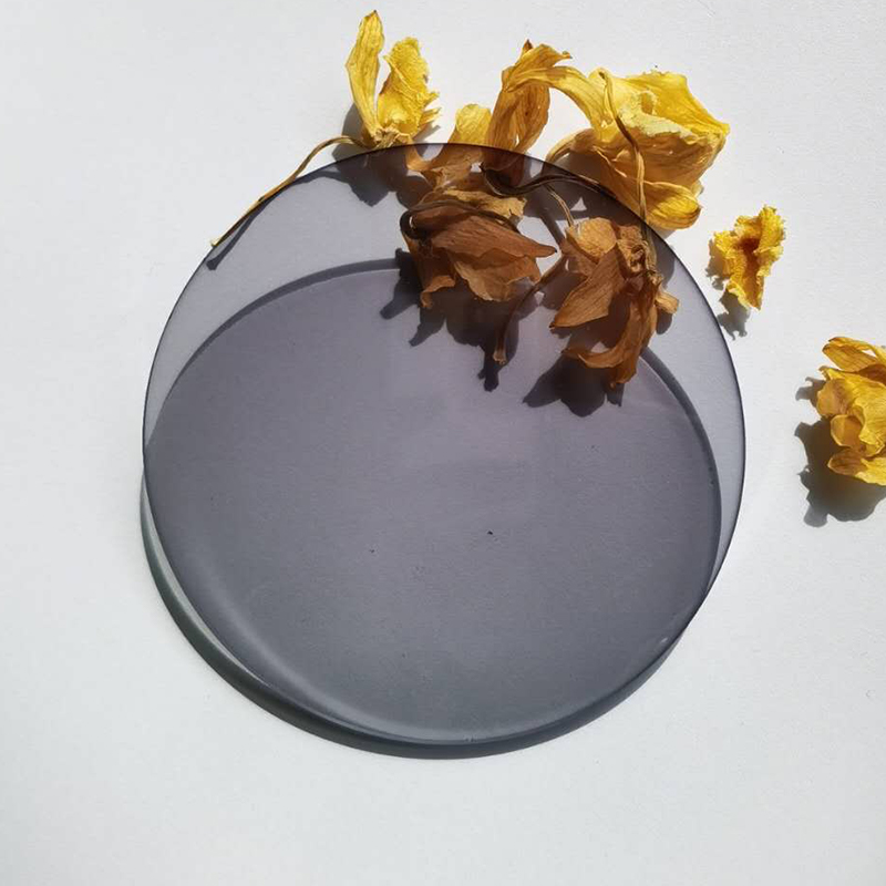 1,67 Fotochromatická šošovka SHMC