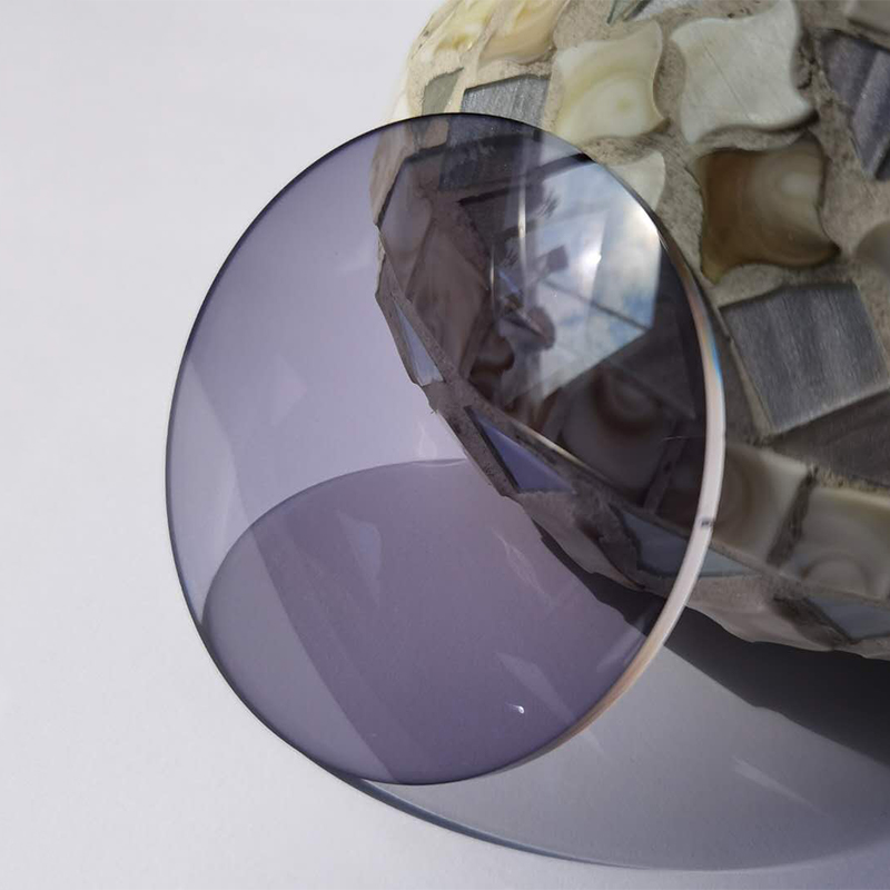 1,67 Fotochromatická šošovka SHMC