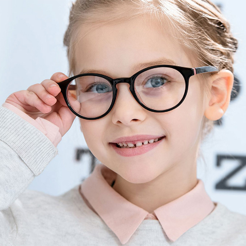 Osemhranná kruhová šošovka na kontrolu krátkozrakosti